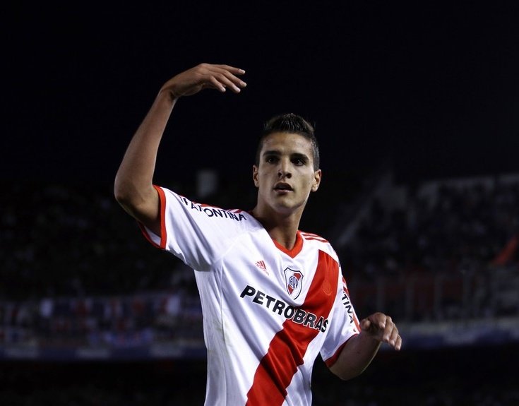 _crisenberg_'s tweet photo. Crack. Le tocó dar la cara en el peor momento de la historia siendo un pibito y fue el mejor jugador de River. Pintaba para crack mundial pero nunca terminó de explotar por las lesiones. Supo que no estaba a la altura de la camiseta y decidió no volver a robar. https://t.co/JE3ETGDMeY