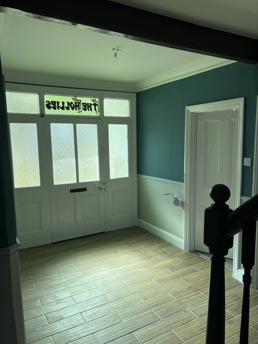jpplastering_'s tweet photo. Hall stairs and landing completed. Ceilings flattened out, wallpaper removed. Walls plastered and decorated to finish. https://t.co/3FfZoqPfNG