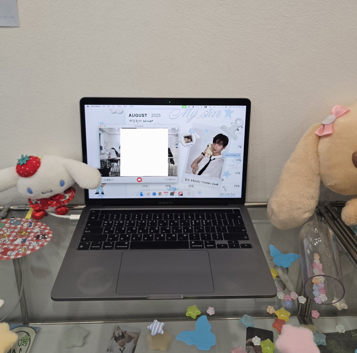 #TO_MY_STAR
#그냥_별처럼_빛나_반짝였었지
#공찬 #GONGCHAN #B1A4
카페 너무너무 예뻤어요💕
공찬테마 소품샵 그 잡채.
사진도 엄청엄청 많았구 디피한 아이템들도 진짜 넘넘 귀여웠어요🥰 
럭드 굿즈들도 다 귀엽고 이뻤습니댜
다음에 또 가고싶어요!!