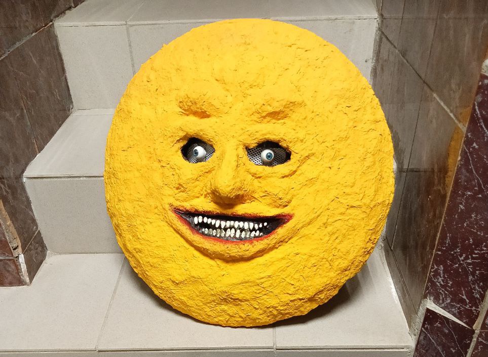 Эта маска из музея ВИНТАЖНЫХ МЕМОВ в Твери