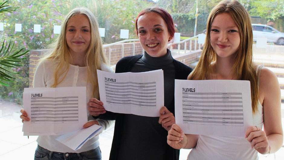 EKCFolkestone's tweet image. It’s Results Day at EKC Folkestone College! 🎉
Huge congratulations to our students completing T Levels and other Level 3 qualifications! 👏
Read more here: folkestonecollege.ac.uk/news/level-3-r…
#ResultsDay #TLevel #Level3 #Success #Folkestone #Kent