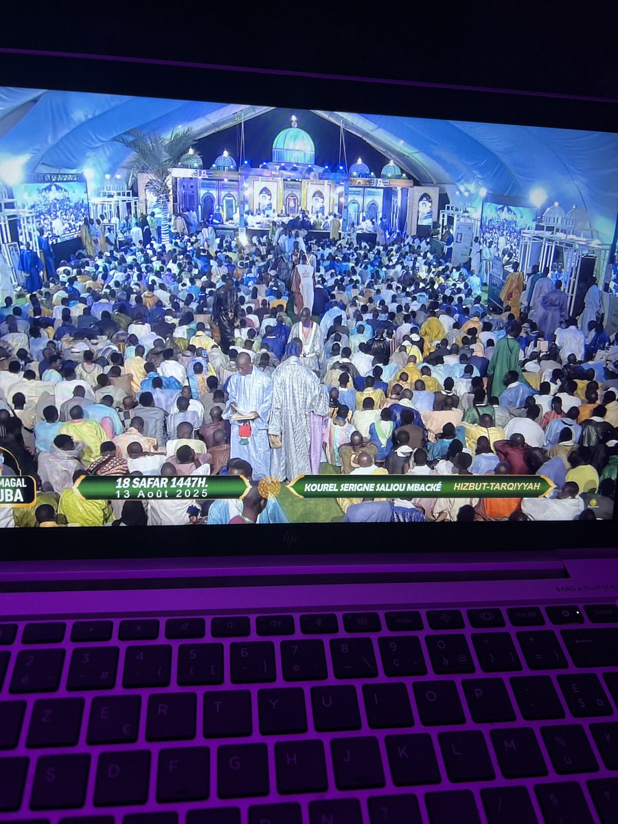 - Y a des millions de gens qui sont partis au Magal de Touba.

- Y a des milliers de tentes comme ça où on ne récite que des khassidas et du coran.

- Y a des milliers de kaamil qui ont été récités et des salatou hala nabii…

- Des milliers de boeufs, poulets, Moutons… ont été