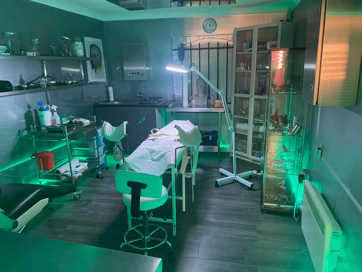 💉🩺 The Pit isn’t for the faint of heart.
Every dark urge, every filthy fantasy — there’s a room for it.
Two medical rooms, stocked and ready, waiting for the men who crave the doctors order!
You coming?