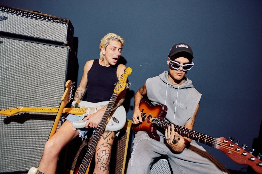 CA7RIEL y Paco Amoroso ya estan grabando su próximo álbum.
"Estamos grabando un nuevo álbum. Es un enfoque completamente diferente, tanto en las letras como en la música, y tenemos muchas ganas de empezar" Vía billboard Japan