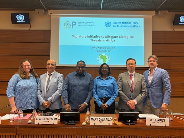 GPWMDofficial's tweet photo. 📍 Today, on the margins of the Sixth Session of the Working Group on Strengthening the Biological Weapons Convention #1972BWC, a #SIMBA_BIO side event highlighted recent collaboration with the @BWCISU & African-GP partners. https://t.co/q9krYuTqqz
