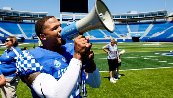 Kentucky Roll Call: 

Trivia Thursday with Corey Price! <a href="/coreyp08/">Corey Price</a> 

I've missed plenty this week so I have some UK/JMI takes, UK/Nike and MORE 

tunein.com/radio/The-Big-…