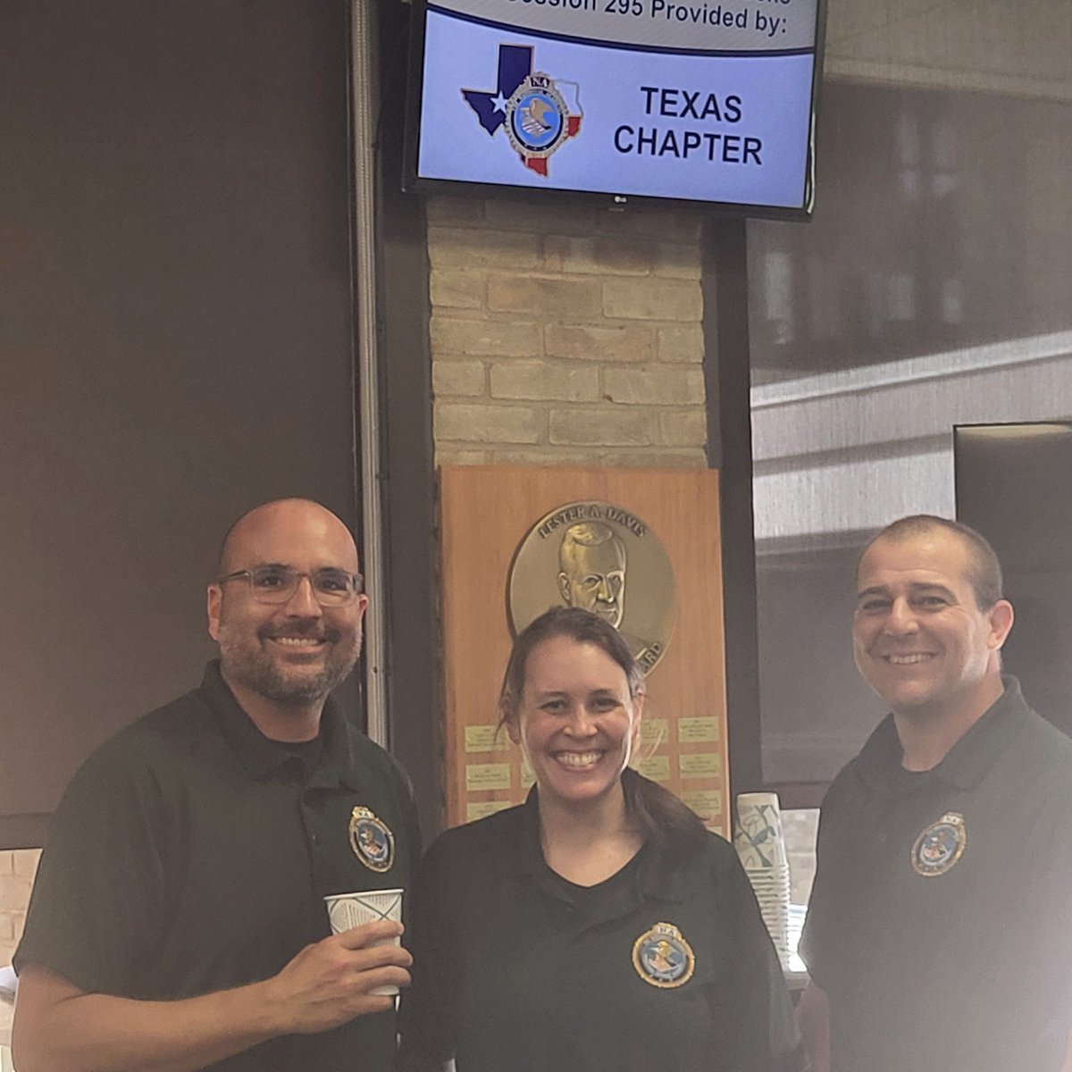 🤠 A group of our Texas students stopped by the National Office to get a photo! Big thanks again to the Texas Chapter for sponsoring this week’s snacks &amp; coffee! ☕ And a special shoutout to Heidi Rose who celebrated her birthday this week. Happy Birthday! 🎉🎂 #NA295 #FBINAA