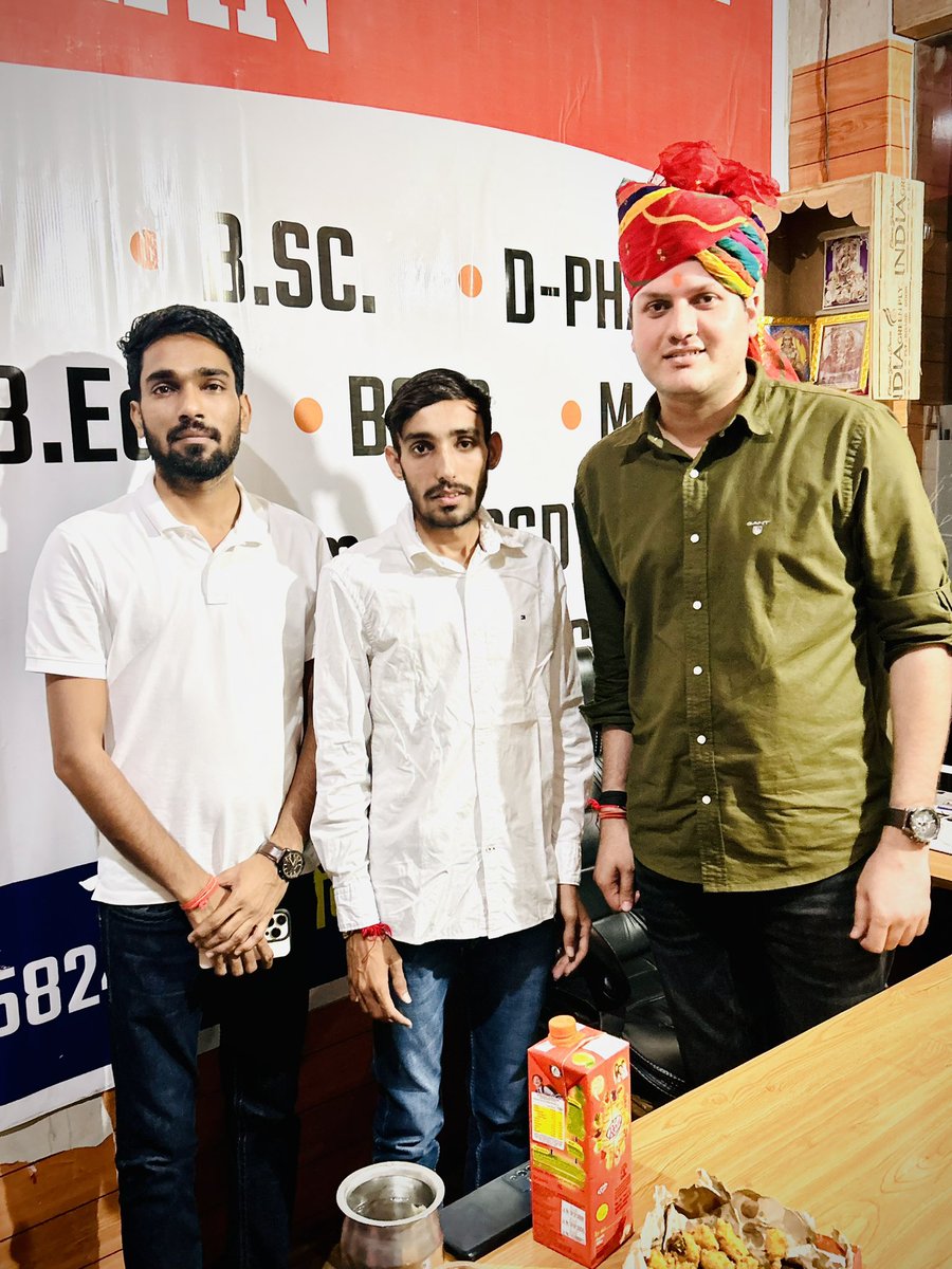 AshokBana02's tweet image. आज ओसियां ऑफिस पहुँचने पर जोधपुर DY.Sp बड़े भाई साहब संदीप सिंह चौधरी का अभिनंदन किया 😍❤️
#URB