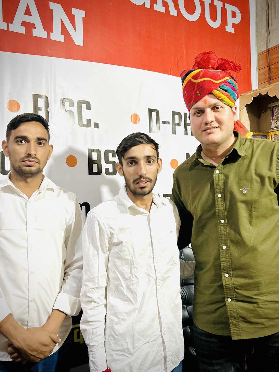 AshokBana02's tweet image. आज ओसियां ऑफिस पहुँचने पर जोधपुर DY.Sp बड़े भाई साहब संदीप सिंह चौधरी का अभिनंदन किया 😍❤️
#URB