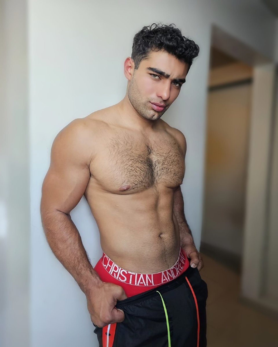 ACenEspanol's tweet image. De vuelta al ruedo: Cómo reincorporarse a las citas gay después de una mala racha 
andrewchristian.com/blogs/acblog/b… 

#acblog #citas #saddle #dating