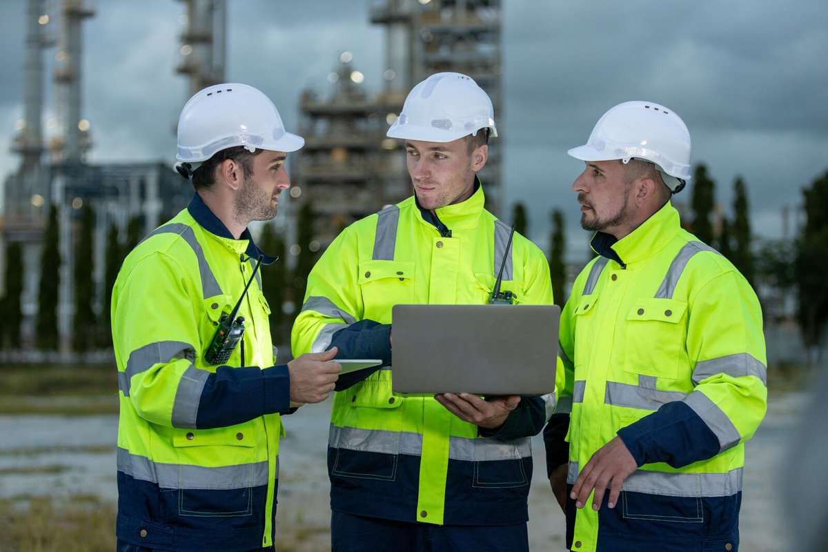 MicroMotion's tweet image. ⚙️ What if your flow meter could predict maintenance before downtime?
Micro Motion™ ELITE™ Coriolis flow meters do just that—with:
📊 Predictive diagnostics
🔄 Seamless integration
📉 Lower costs
Explore ELITE™: emr.as/5ATu50Wx27X
#SmartManufacturing #ProcessControl