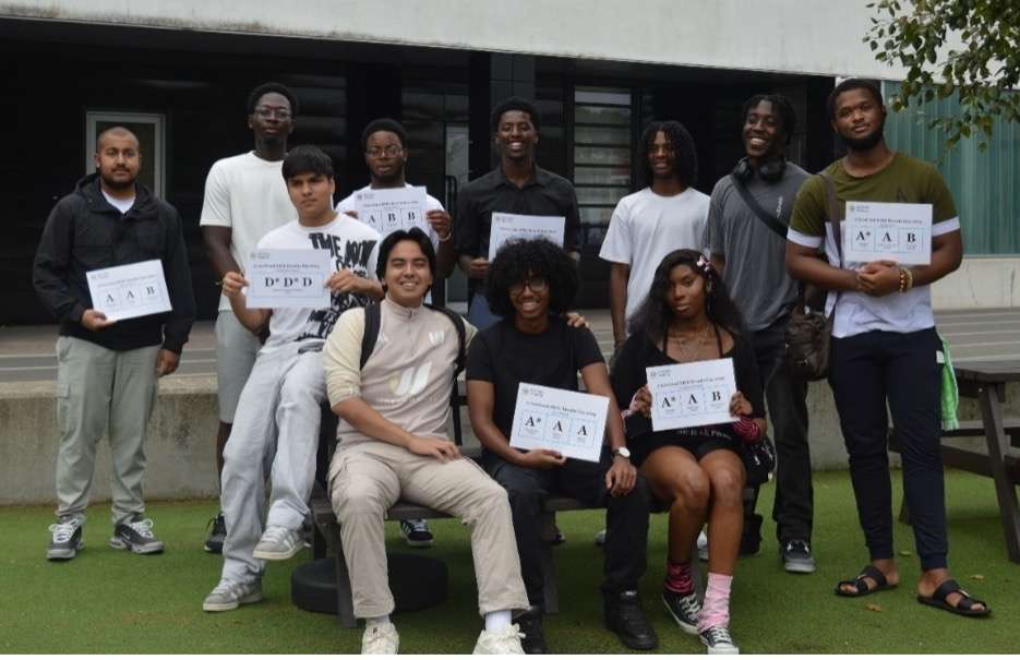 The South Londoner (@insouthlndn) on Twitter photo One hundred percent Ark Globe Academy students who passed are heading to uni
80 percent of students achieved grades A*-C
<a href="/ArkGlobeAcademy/">Ark Globe Academy</a>
southwarknews.co.uk/area/elephant-… One hundred percent Ark Globe Academy students who passed are heading to uni
80 percent of students achieved grades A*-C
<a href="/ArkGlobeAcademy/">Ark Globe Academy</a>
southwarknews.co.uk/area/elephant-…