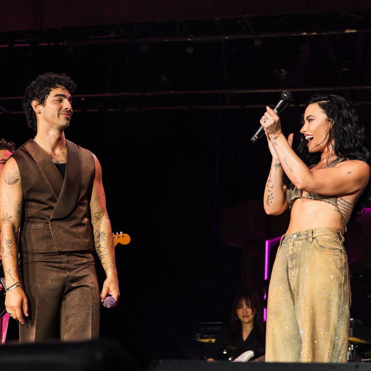 hiddlesreid's tweet image. calma muita informação pra uma semana só