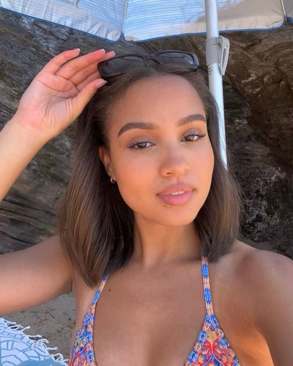 Short Thread of photos I associate with how I imagine May in my fic “When May Comes” (Link to read: archiveofourown.org/works/64350472)
May at the lake taken by Christopher and a selfie