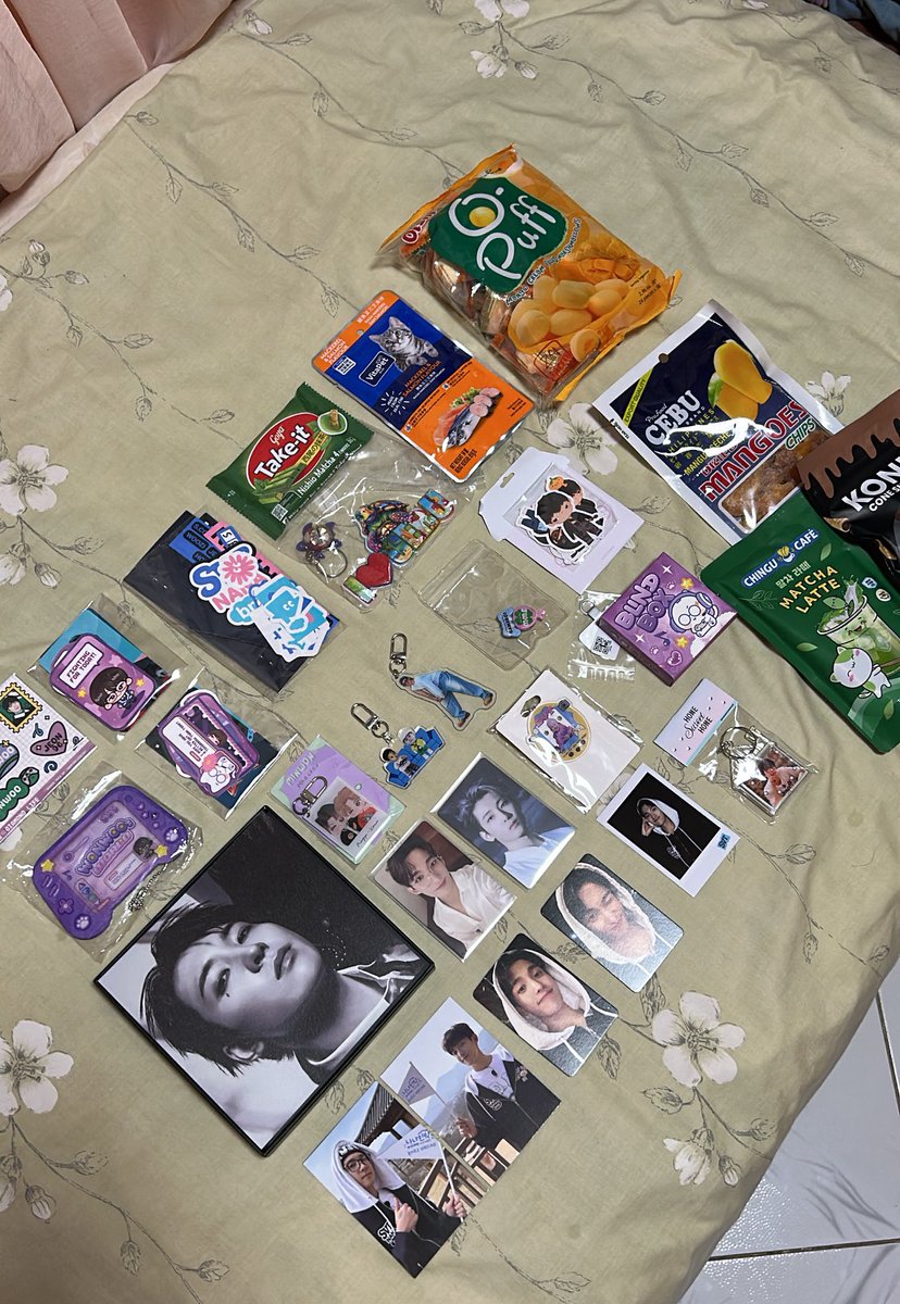 always thankful that i am a carat in this lifetime, because i met my maldies from <a href="/thirteenforsvt/">Table for Thirteen 💎</a> 💗 imy and ilysm. ty for making things lighter and brighter 🥰

p.s. cat food not mine 😾