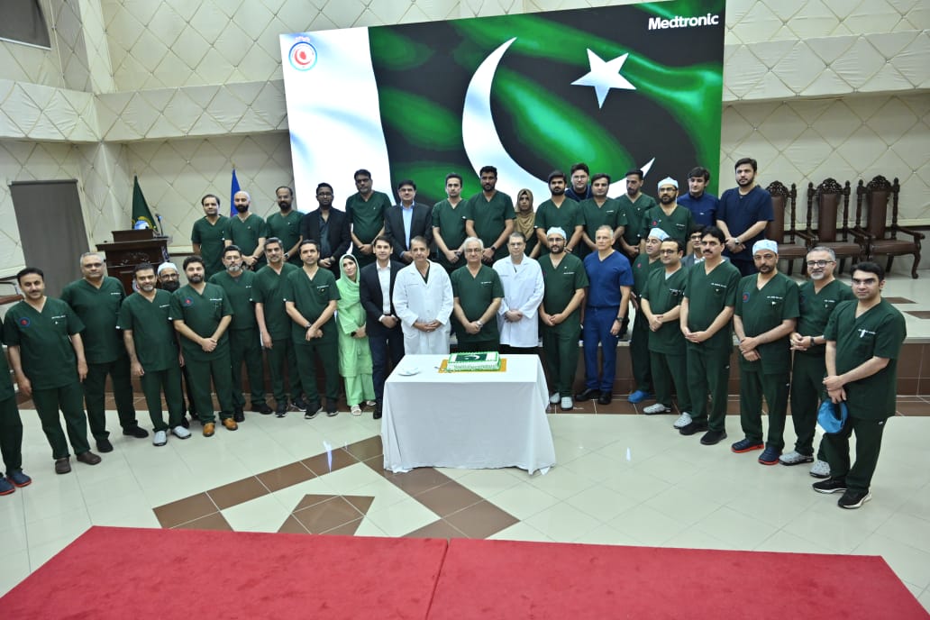 kashmalatk's tweet photo. #14on14 #PakistanZindabad #14hearts
A moment of pride for Pakistan! 🇵🇰💚 On 14 Aug 2025, PIC performed 14 TAVIs, one of the most complex heart procedures, giving new life to 14 elderly patients in a single day- setting a new world record and taking the global crown from Serbia. Alhumdulillah! #guinessworldrecord