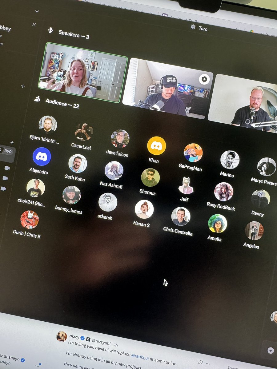 love our laid off lounge series at <a href="/torcdotdev/">torc.dev</a> helping give back to job seekers. love having <a href="/AbbeyPerini/">Abbey Perini</a> present on how to learn to brag on yourself!