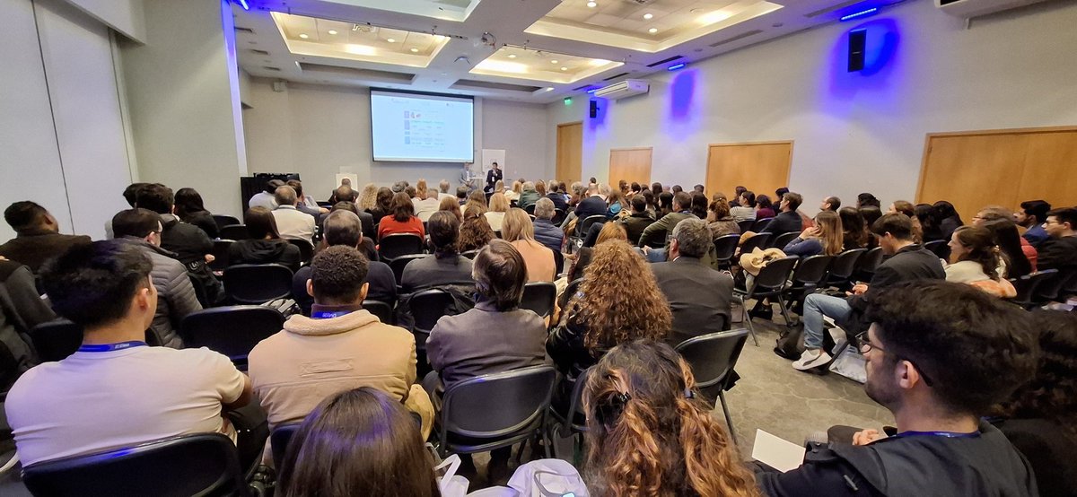 Día 2 
#cardiometabolismo25 
Siguen los salones llenos 😀
Acá <a href="/alavallecobo/">Augusto LC</a> <a href="/dresalmeri/">Emiliano Salmeri</a> tirando magias de LDL-c terapia combinada