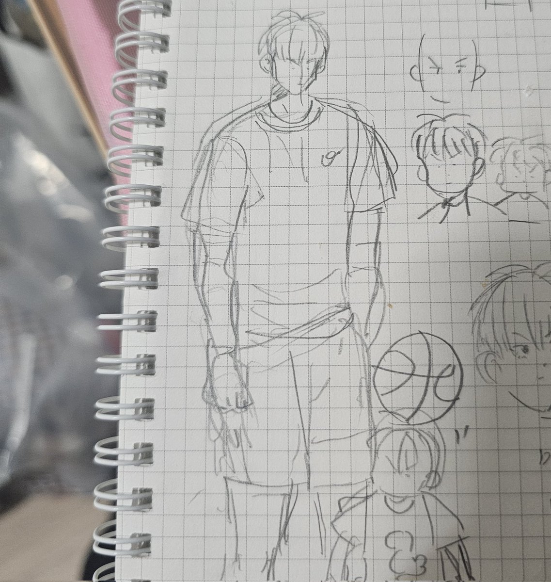 어떤게  될지 모르겠는데 때웅띠웅만화를 하나는 그려보고 싶음 흑흑