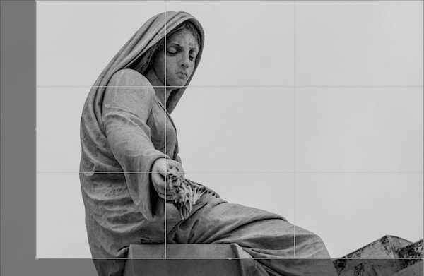 NovakAdventures's tweet image. Travel Photo Tips
Rule of Thirds
Mentally divide your photo into 9 equal parts. Place your subject off-center on one of the intersecting lines. It instantly makes your images more dynamic and visually interesting.
#RuleOfThirds #BalancedShots #VisualFlow #TravelPhotoTips