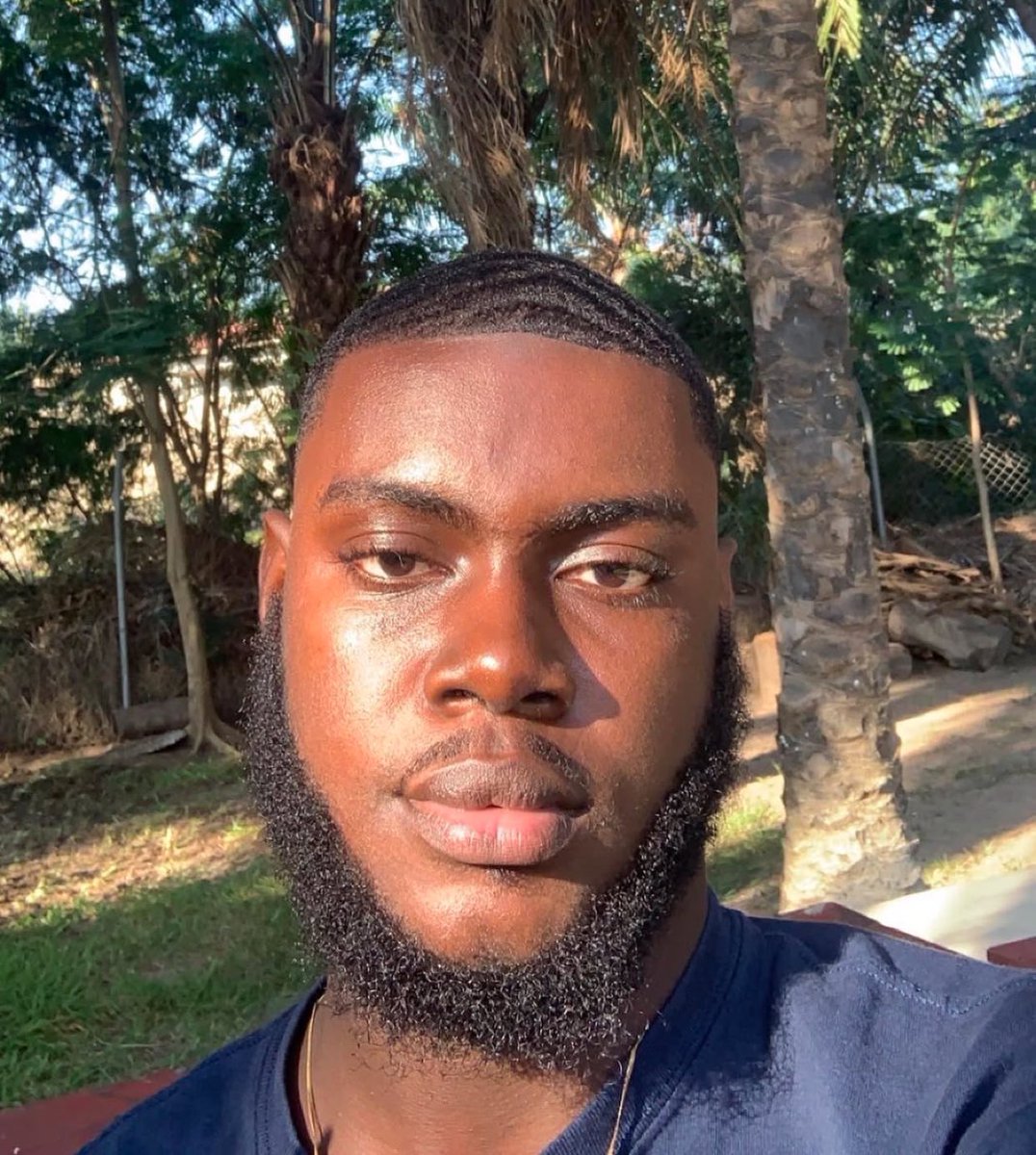 Yourfavboy495's tweet photo. Weed didn’t just slow my mind. It dimmed my face.
The first picture was me a years days before quitting. I thought I was “chilling,” but I was just tired, in my body, my skin, my eyes, my brain, my oesophagus. Now look how fresh I am after quitting weed, thank you Lord Jesus😪🙏 https://t.co/VlG3ADwxHz