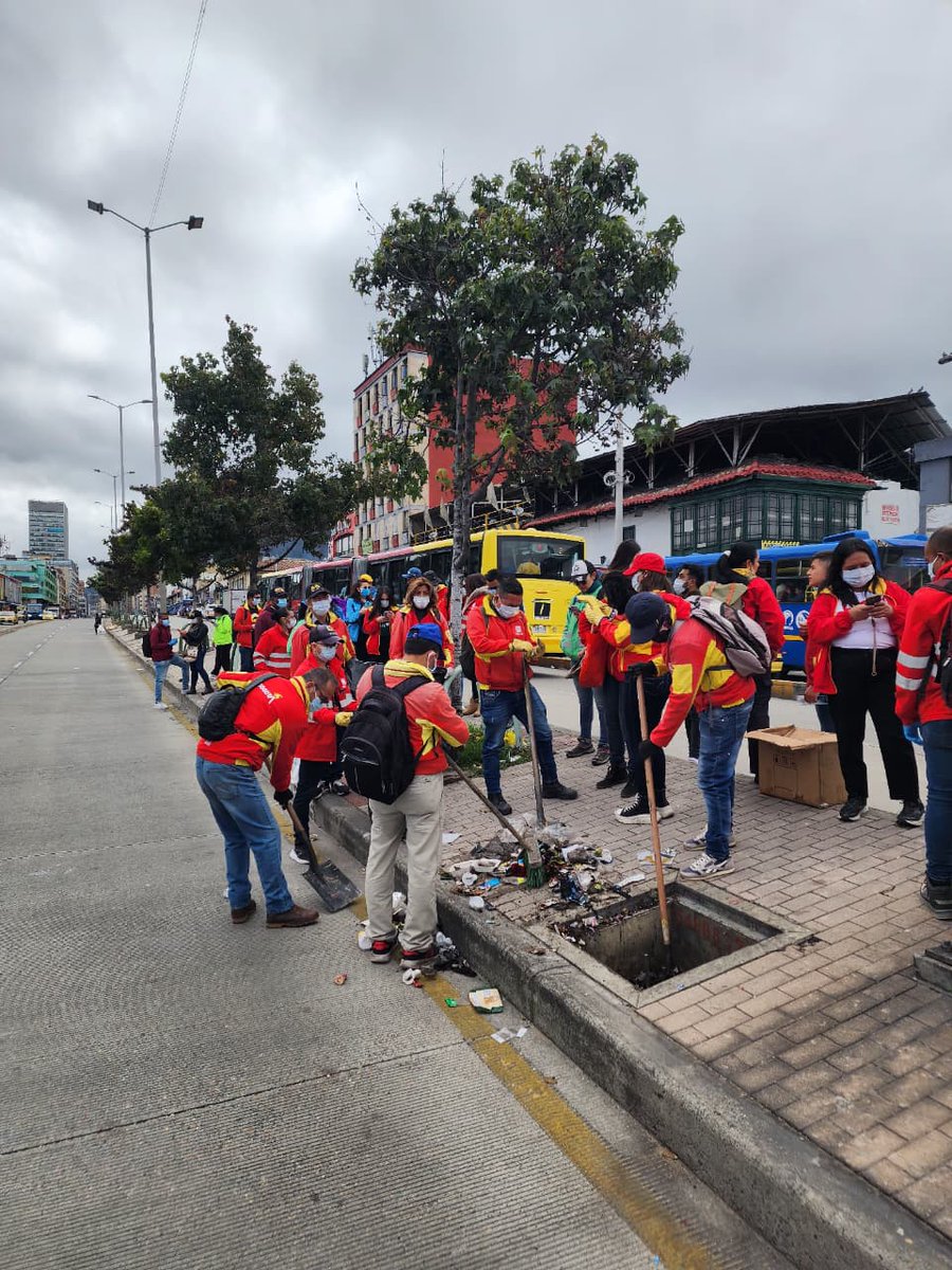 Uaesp (@uaesp) on Twitter photo #AquíSíPasa en el marco de la estrategia de residuos liderada por el Distrito, realizamos una megatoma de limpieza en Santa Fe y La Candelaria, con el apoyo de <a href="/GobiernoBTA/">Secretaría de Gobierno</a>, <a href="/AguasBogota/">Aguas de Bogotá</a>, <a href="/AlcaldiaSantaFe/">Alcaldía Santa Fe</a> y <a href="/Alcandelaria_/">Alcaldía Local de La Candelaria</a>.
Recuperamos el sector para que la comunidad lo disfrute. #AquíSíPasa en el marco de la estrategia de residuos liderada por el Distrito, realizamos una megatoma de limpieza en Santa Fe y La Candelaria, con el apoyo de <a href="/GobiernoBTA/">Secretaría de Gobierno</a>, <a href="/AguasBogota/">Aguas de Bogotá</a>, <a href="/AlcaldiaSantaFe/">Alcaldía Santa Fe</a> y <a href="/Alcandelaria_/">Alcaldía Local de La Candelaria</a>.
Recuperamos el sector para que la comunidad lo disfrute.