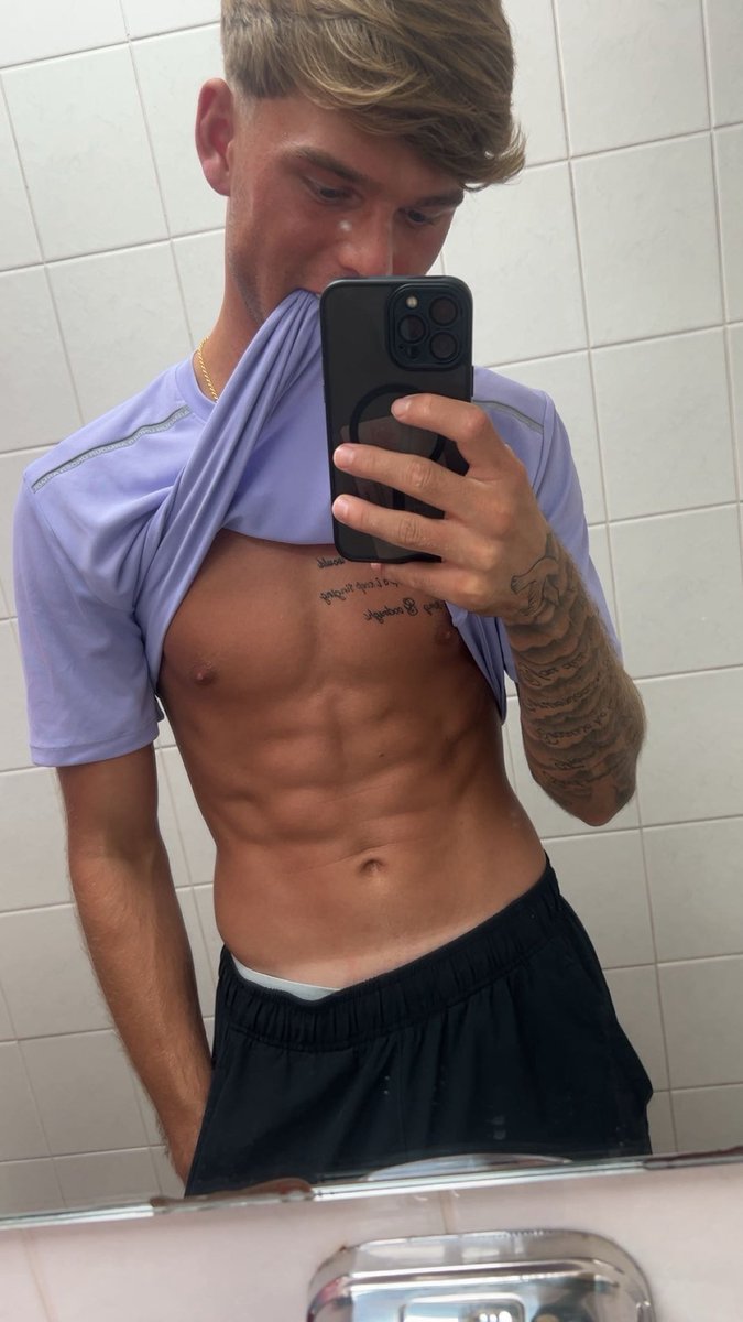 You work. You goon. You edge in your pathetic little cage and crumble to my power 🤣
Me? I live like a king 👑 DMs open 
#Findom #cashmaster #footfetish