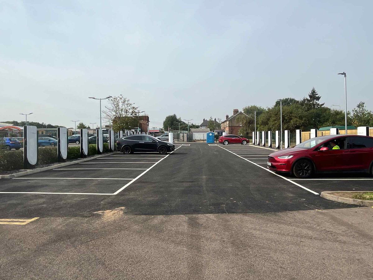 TeslaCharging's tweet photo. New Tesla Supercharger: Harlington, UK (24 stalls) 
https://t.co/4SaiS9QUUb https://t.co/GXYGyXuGYY