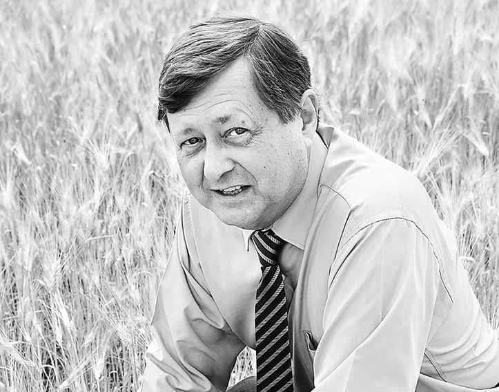 Seed World United States (@seedworld_us) on Twitter photo 🌱A visionary in plant breeding software, Dieter Mulitze leaves a legacy that will shape agriculture for decades. 🌱 His work—from AGROBASE to Genovix—empowered breeders worldwide. <a href="/Agronomix/">Agronomix Software</a>
Read this tribute: hubs.li/Q03CthzX0 🌱A visionary in plant breeding software, Dieter Mulitze leaves a legacy that will shape agriculture for decades. 🌱 His work—from AGROBASE to Genovix—empowered breeders worldwide. <a href="/Agronomix/">Agronomix Software</a>
Read this tribute: hubs.li/Q03CthzX0
