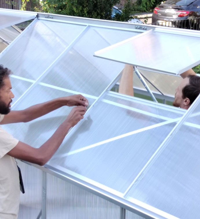 VGERTA's greenhouse construction and fig propagation root growth update  

Big thanks to Jerome and Hugh who have been working on the construction!  

Please get in touch with us if you would like to get involved: vgerta.comms@gmail.com