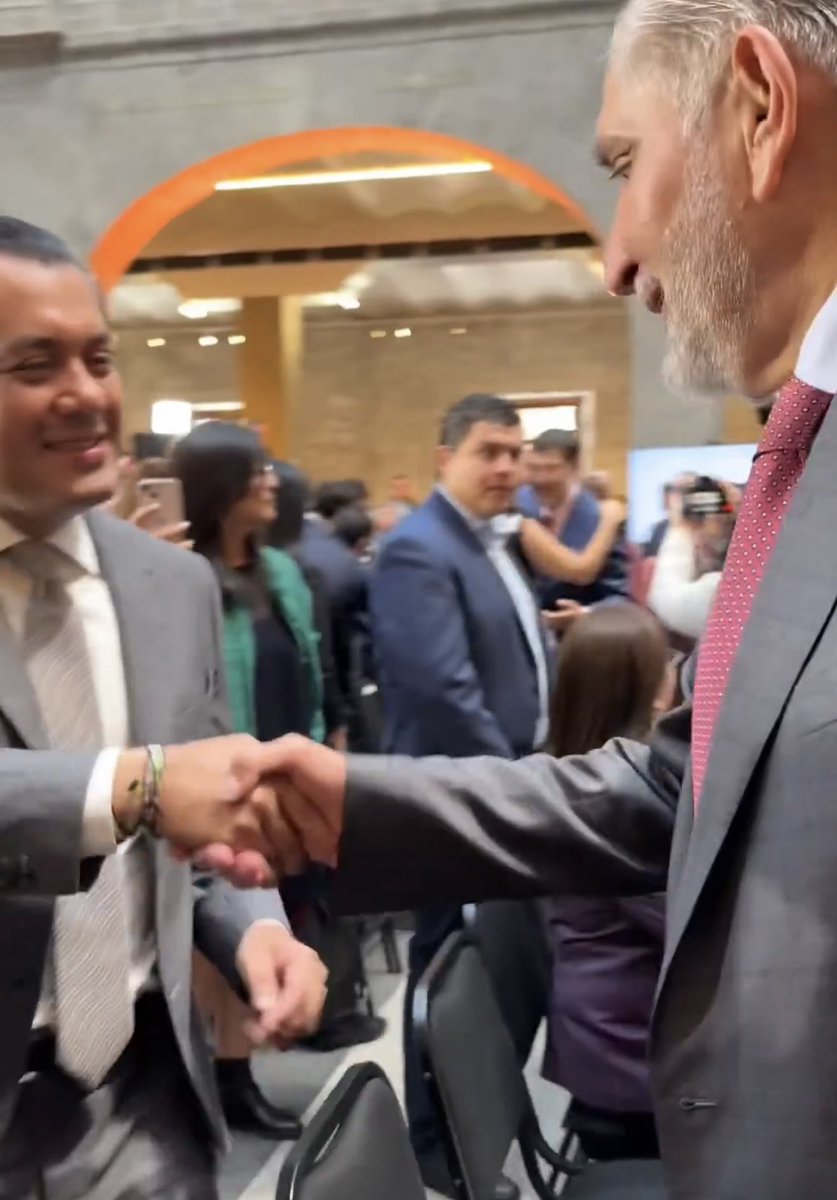 Ya hasta Adán Augusto le revisa el reloj al esposo de #Datoprotegido