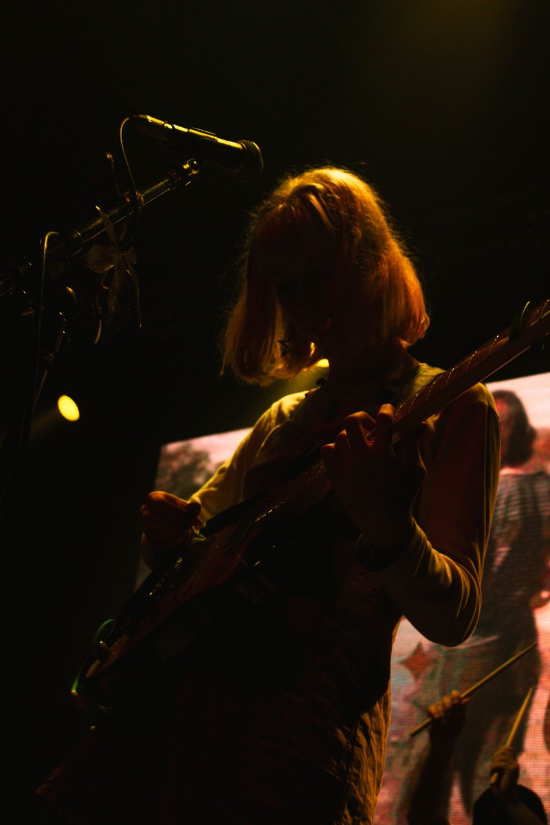 MAÑANA ES EN NEUQUÉN país país 🌬️ a las 23 hs en morrigan con las densas y apoyo emocional &lt;3 nos vemos ahí, entradas en bio

foto por <a href="/Hoaaxcx/">𝑯𝑶𝑨𝑿 ♥︎</a>