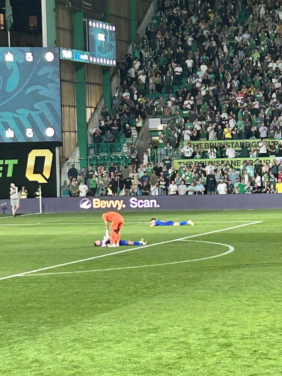 TheHibsRamble's tweet photo. 200% into lying down on the pitch 👍🏼

Hope the Ford Focus that brought you all here doesn’t break down on the way back 👍🏼

Thanks for coming, forza Crvena zvezda 🔴⭐ https://t.co/1wTIzjS11l