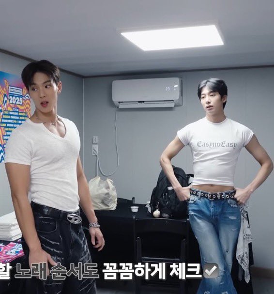 lord have fucking mercy 😵‍💫😵‍💫😵‍💫 big strong arms on little tiny waist 😩