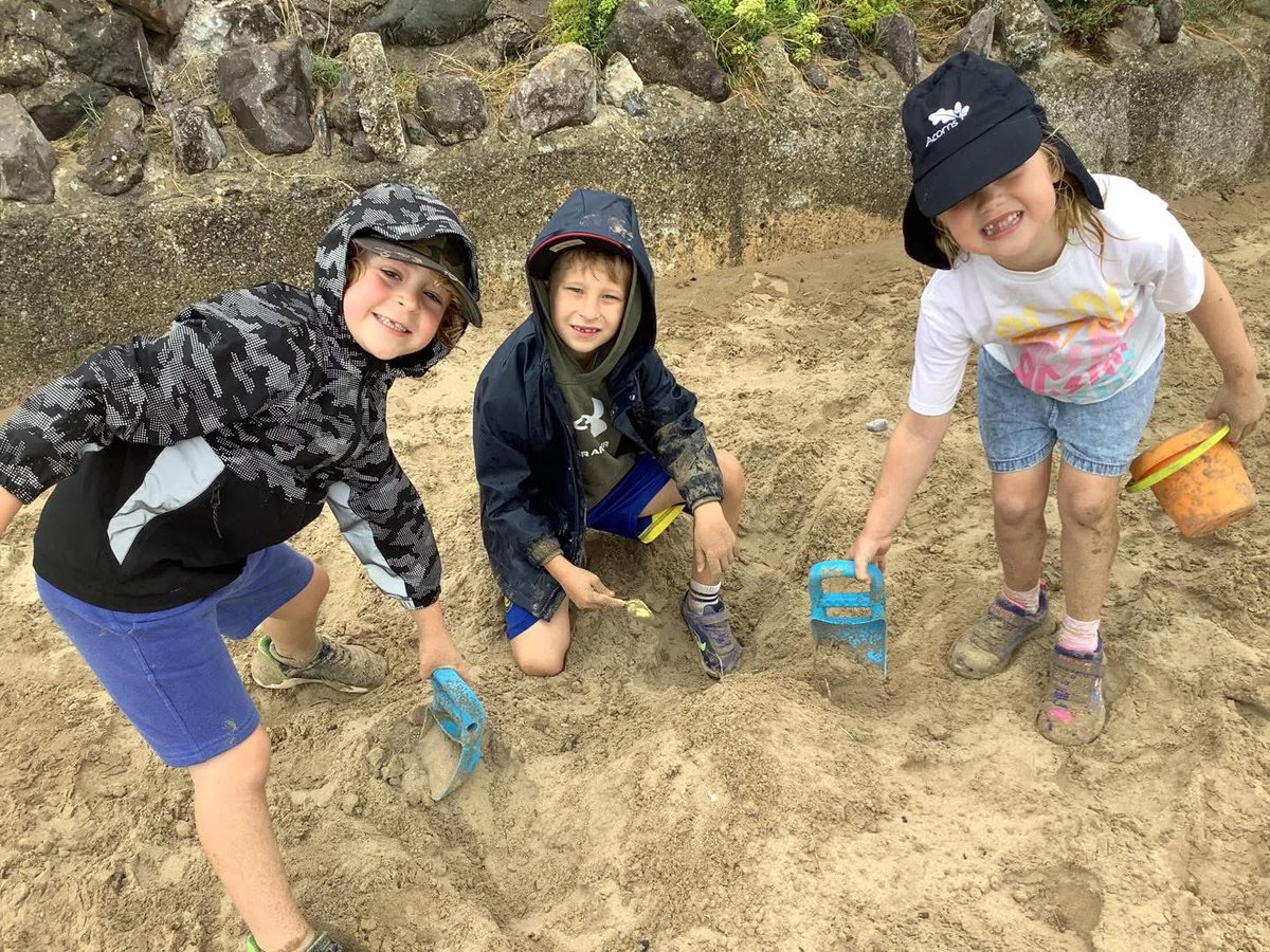AcornsActionPak's tweet photo. Porthcawl is fun in any weather. Our 6-7s enjoyed beach games and sandcastle building this morning. https://t.co/1fY9L5XYdi
