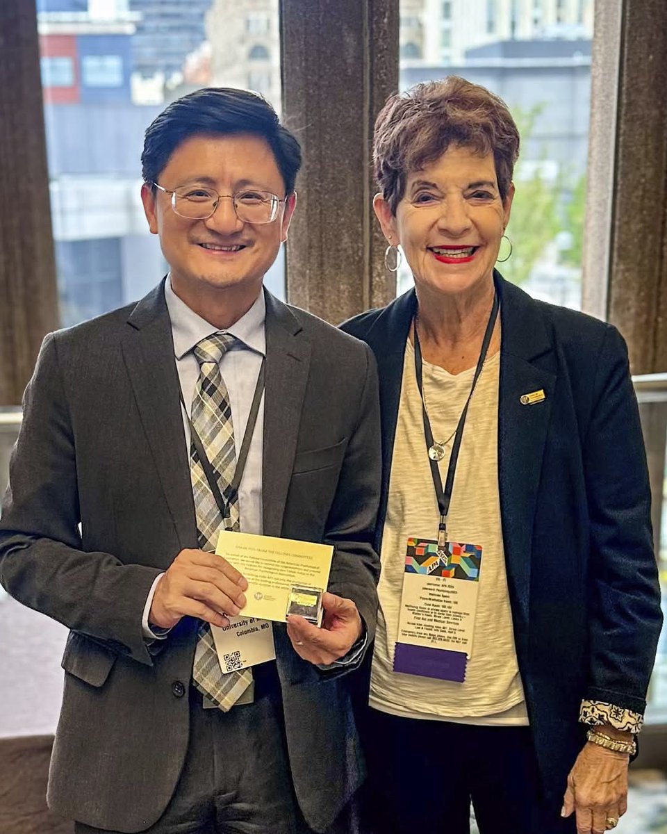 Kui Xie, Dean and Joanne H. Hook Dean’s Chair in Educational Renewal, was awarded an American Psychological Association (APA) Fellow pin during this year's conference in Denver.