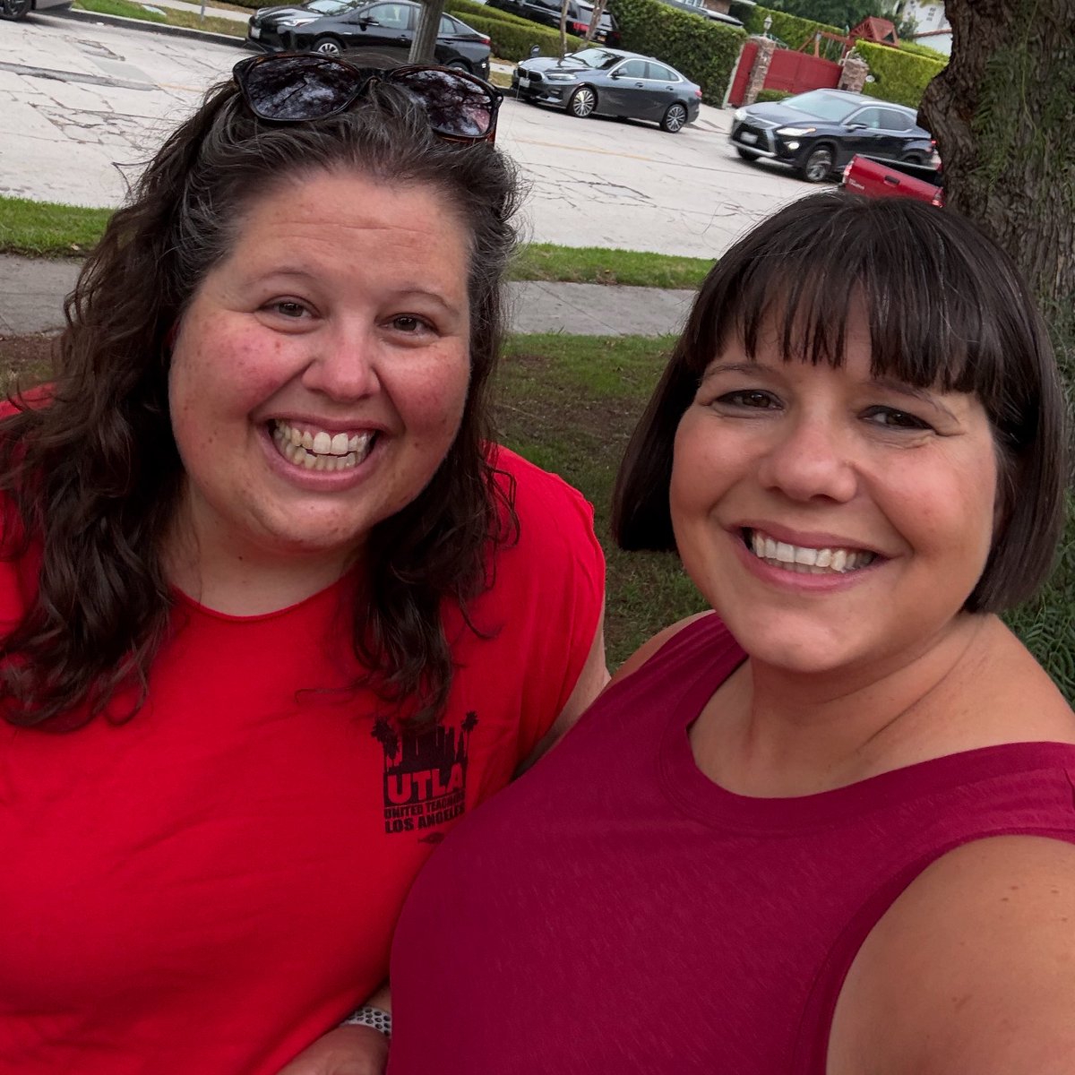 sarahlknapp's tweet photo. Out early this morning to support @DreamtoSTEAM & all of the @LASchools families alongside @UTLAnow! #TeacherLife #UnionFamily #WelcomeBackLA #LosAngelesStandsWithImmigrants https://t.co/BGUva2jOuI