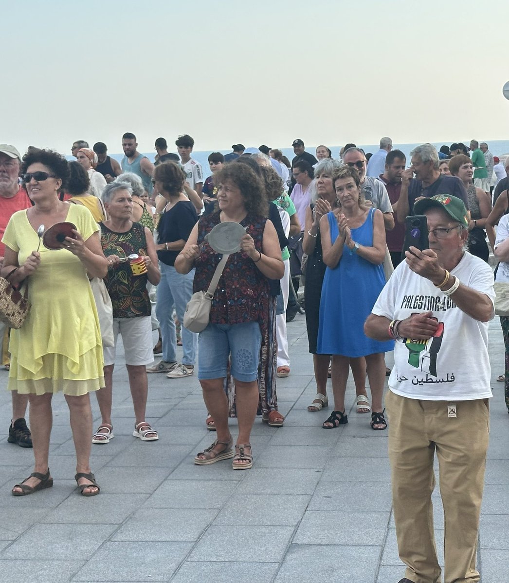 UNICEF denúncia que el patiment dels nens de #Gaza és indescriptible.
El món ha d'actuar.

Les xifres del genocidi: 61.776 assassinats i 154.906 ferits.
 
A #Tarragona eren pocs, però sorollosos, cap mitjà de comunicació. 
Algun dia els nets ens preguntaran: 
Avi, tu que vas fer?