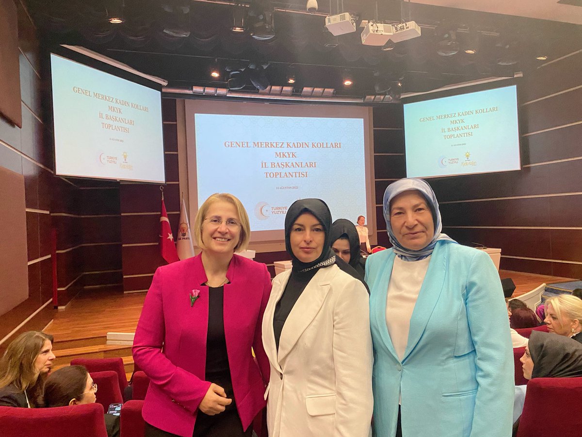01553's tweet photo. 📍AK Parti Genel Merkez 

Başkanımız @tugbaisikercan ve Millî Savunma Bakanımız Sayın Yaşar Güler ile birlikte MKYK üyelerimiz ve 81 İl Kadın Kolları Başkanımızın yer aldığı istişare toplantımız gerçekleştirildi. https://t.co/R8AZMpZuhz