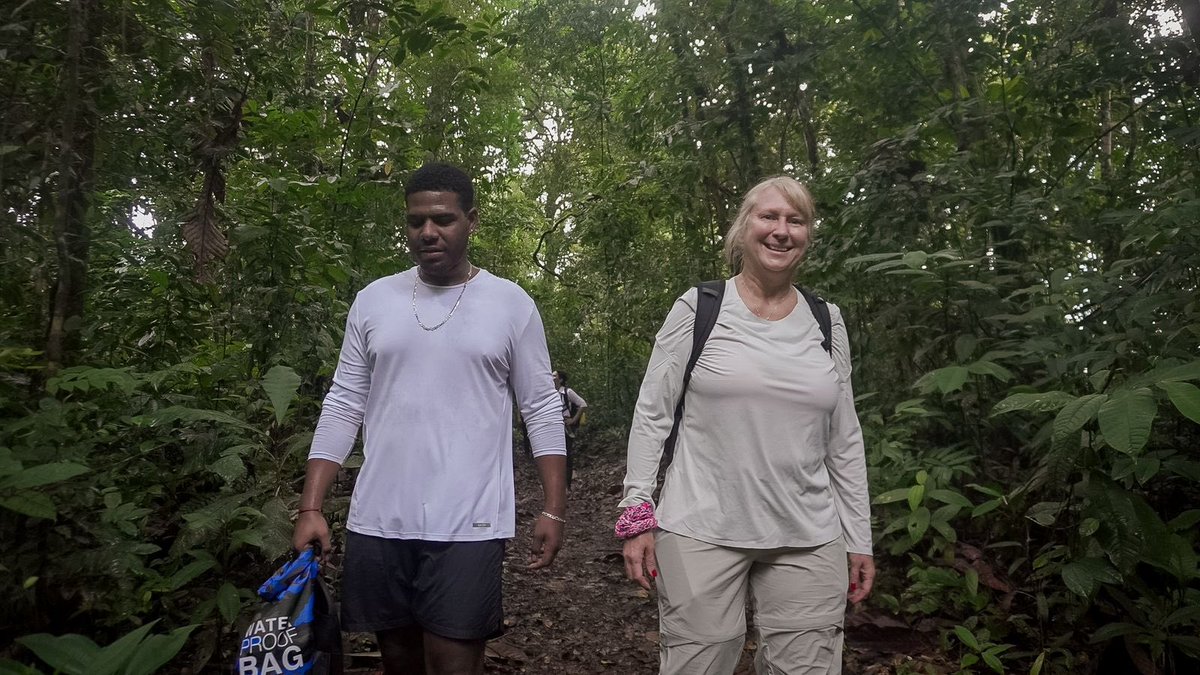 ParquesColombia's tweet photo. En sus 65 años, @ParquesColombia reafirma alianzas internacionales 🌿
La @UEenColombia y la @HungriaEmbajada respaldan acciones para fortalecer la conservación en el PNN Gorgona, pieza clave del Corredor Marino del Pacífico Este Tropical. 🌊 https://t.co/1uAZD3TxjQ