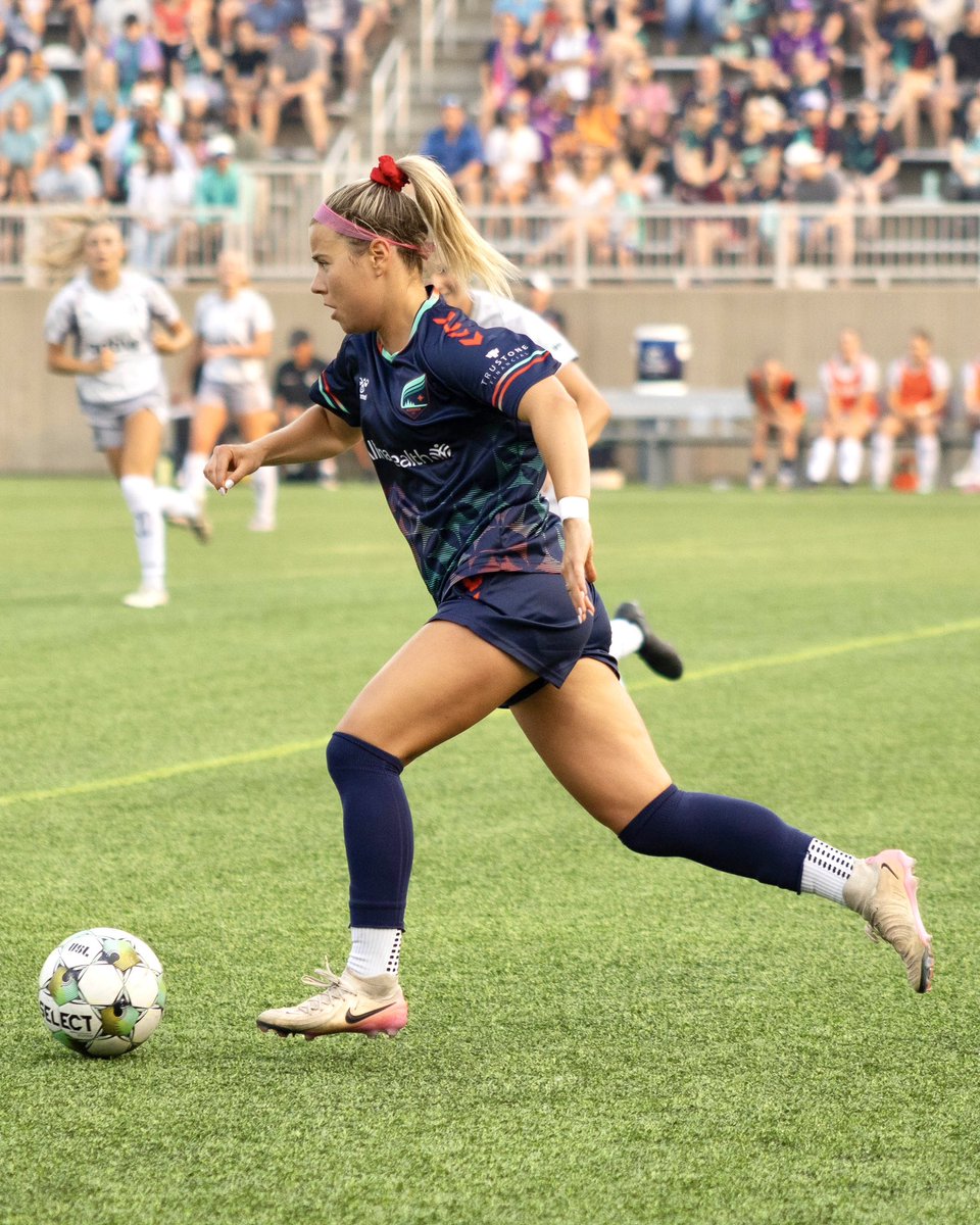USLWLeague's tweet photo. Heading HOME 🥹💜

Congratulations to @MNAuroraFC’s Charley Boone, the 2025 𝘿𝙚𝙛𝙚𝙣𝙙𝙚𝙧 𝙤𝙛 𝙩𝙝𝙚 𝙔𝙚𝙖𝙧, on signing to play PRO in her home state with @spokanezephyrfc! 👏 https://t.co/j2JNtuW4C3