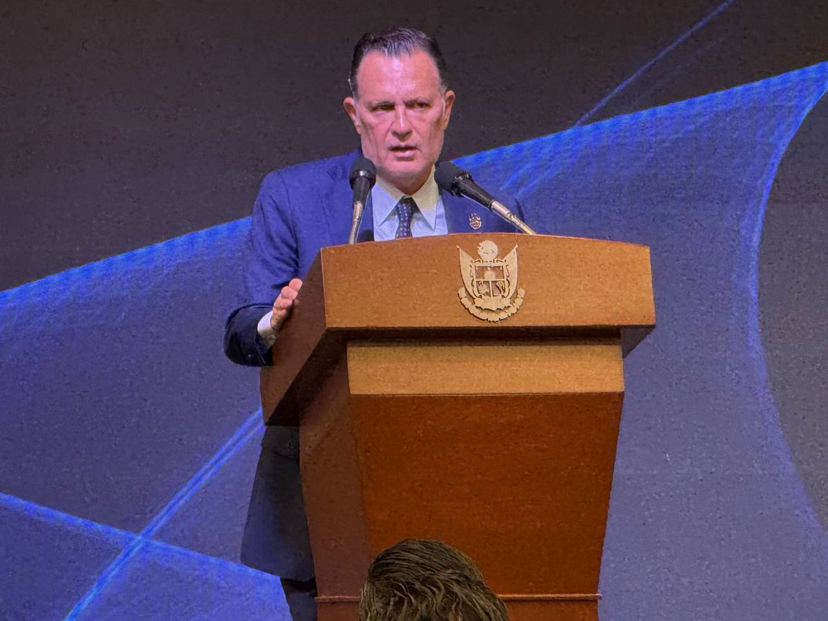 El Comisionado Gustavo López Acosta participó en la inauguración del Congreso Internacional "Construyendo Humanidad de Paz", organizado por el Centro de Prevención Social del Delito y la Violencia del Estado de Querétaro, que encabeza la Lcda. Sonia Angélica Colín Aboytes.

Un