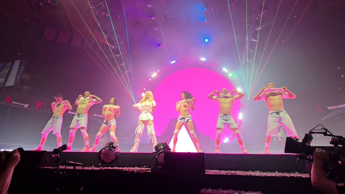 THE TITS OUT TOUR AND IT WAS EVERYTHING