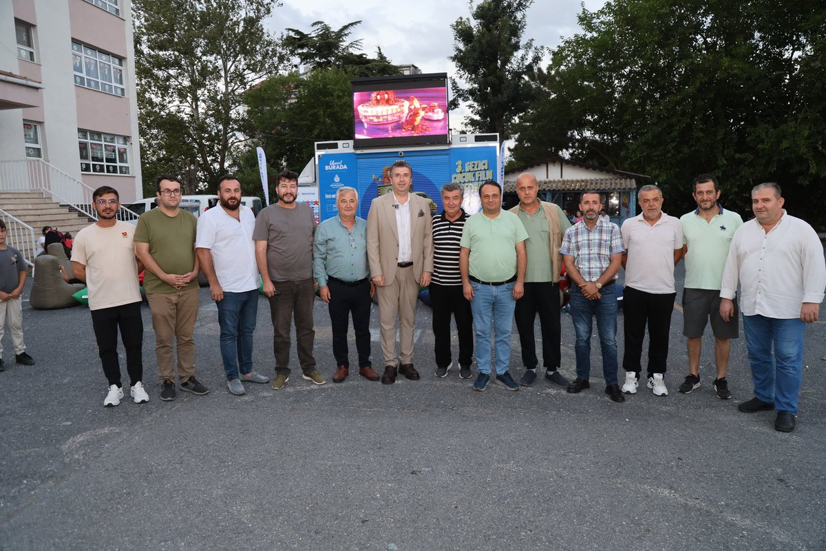 🎬 İBB 3. Gezici Çocuk Film Festivali Çatalca’da! 

Başkan Erhan Güzel’in katılımıyla, Kestanelik Mahallesi Okul Bahçesi’nde sinema keyfi yaşadık. 🎥🍿

Miniklerimiz ve aileleriyle birlikte, eğlenceli sahneleriyle herkesin yüzünü güldüren Lego Filmi 2’yi izledik. 

Kültür, sanat