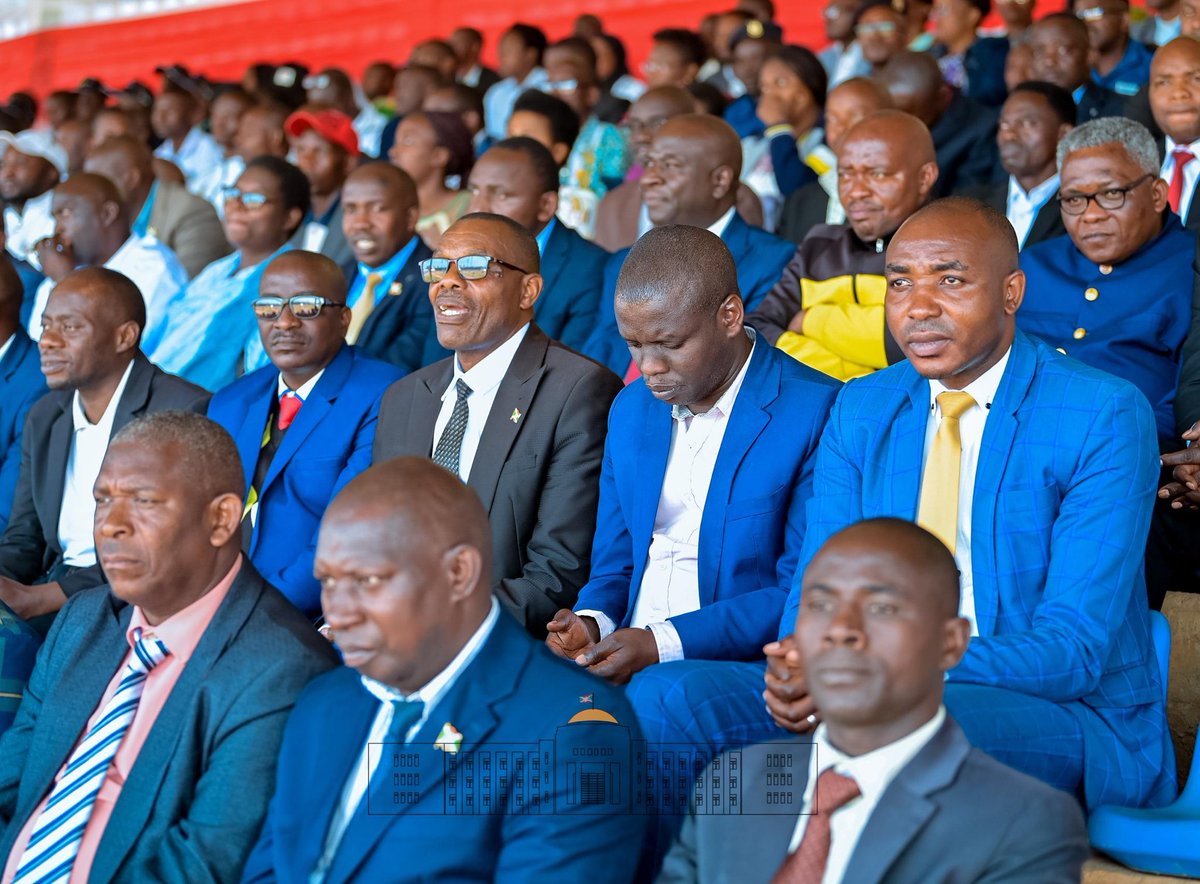 KwaNtare's tweet photo. Mw'ijambo ryiwe, Nyenicubahiro @GeneralNeva yamenyesheje ko anezerwa n'indongozi zatowe mu matora y'uwu mwaka w'2025 hamwe n'imigambi y'indongozi  za @PButanyerera muri rusangi kugira hinjire amahera mvamakungu, biciye nko mu gushira ivyamwa vy'amavoka. https://t.co/wXkgsqGgmz