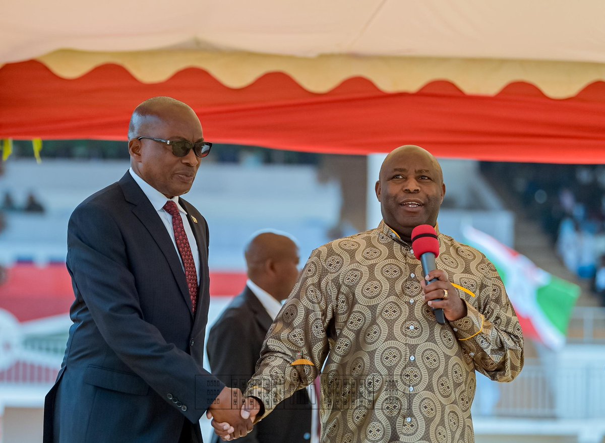 Kwa Ntare Rushatsi (@kwantare) on Twitter photo Mw'ijambo ryiwe, Nyenicubahiro <a href="/GeneralNeva/">SE Evariste Ndayishimiye</a> yamenyesheje ko anezerwa n'indongozi zatowe mu matora y'uwu mwaka w'2025 hamwe n'imigambi y'indongozi za <a href="/PButanyerera/">Province Butanyerera</a> muri rusangi kugira hinjire amahera mvamakungu, biciye nko mu gushira ivyamwa vy'amavoka. Mw'ijambo ryiwe, Nyenicubahiro <a href="/GeneralNeva/">SE Evariste Ndayishimiye</a> yamenyesheje ko anezerwa n'indongozi zatowe mu matora y'uwu mwaka w'2025 hamwe n'imigambi y'indongozi za <a href="/PButanyerera/">Province Butanyerera</a> muri rusangi kugira hinjire amahera mvamakungu, biciye nko mu gushira ivyamwa vy'amavoka.