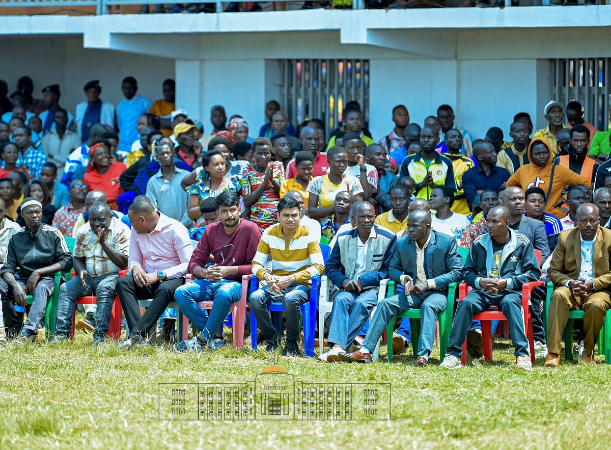 KwaNtare's tweet photo. Mw'ijambo ryiwe, Nyenicubahiro @GeneralNeva yamenyesheje ko anezerwa n'indongozi zatowe mu matora y'uwu mwaka w'2025 hamwe n'imigambi y'indongozi  za @PButanyerera muri rusangi kugira hinjire amahera mvamakungu, biciye nko mu gushira ivyamwa vy'amavoka. https://t.co/wXkgsqGgmz