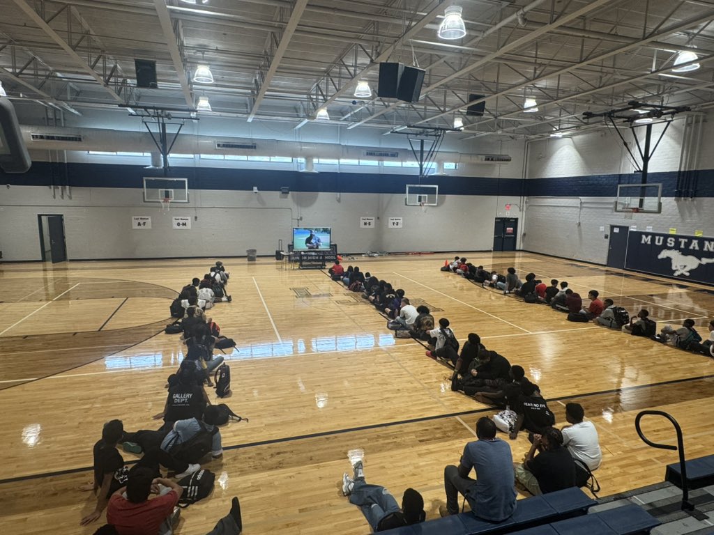 LJH_Sports's tweet photo. Shout out to Texas Way for giving Texas, including our program, top-notch instruction! Today’s pillar: self-control 💪 Inspired and ready to put it into action! @LJHMustangs @LCHS_Mustangs @LaProfeMoni https://t.co/KfS35xUdSs