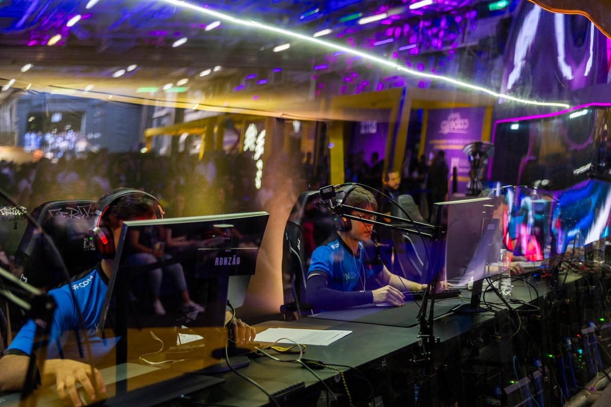 🦈 HOJE O TUBARÃO VEIO PRA FICAR! ⚓️

A <a href="/sharksesportsgg/">9FSHARKS</a> fecha a série em 2x1 contra a <a href="/REDCanids/">RED Canids Kalunga</a> e segue vivíssima no #CircuitoFERJEE! 🌊

#CircuitoFERJEE #CFE #RushandoRumoAGloria