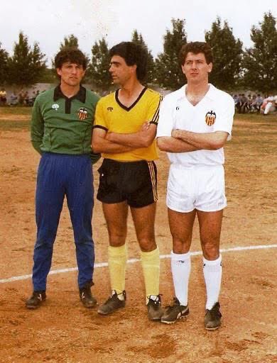 Las pretemporadas de antes también se jugaban en campos de tierra.
CD Enguera Vs #ValenciaCF (0-5), 1984.
